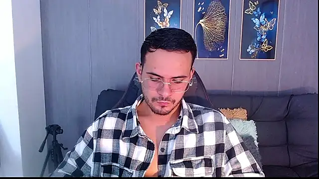 Arontrey21 online show from September 23, 2025, 7:21 pm