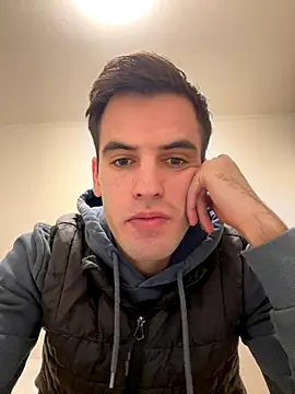 Snapshot of dino2603 chatting on November 6, 2025, 10:14 pm dino2603 online show from November 6, 2025, 10:14 pm