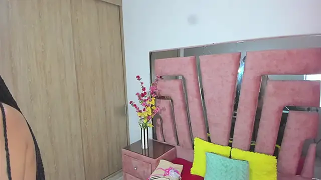 MaraKarly online show from November 30, 2025, 6:41 pm