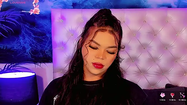 Snapshot of Valeria_Swett_ chatting on July 13, 2026, 8:52 pm Valeria Swett online show from July 13, 2026, 8:52 pm