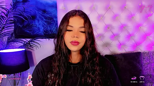 Snapshot of Valeria_Swett_ chatting on July 6, 2026, 8:44 pm Valeria Swett online show from July 6, 2026, 8:44 pm