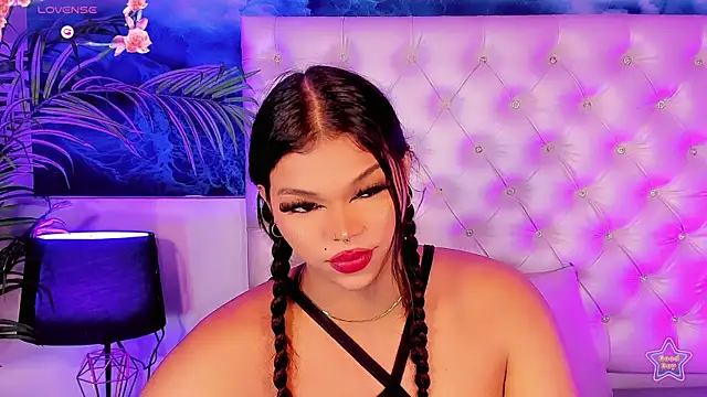 Snapshot of Valeria_Swett_ chatting on August 4, 2026, 8:35 pm Valeria Swett online show from August 4, 2026, 8:35 pm
