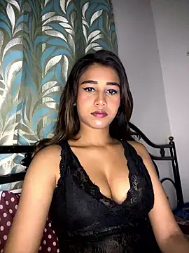 STRIP GLOW online show from January 7, 2026, 11:21 pm