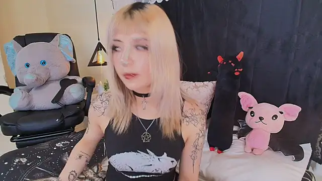 Snapshot of IvyBelle_ chatting on June 17, 2026, 11:31 am IvyBelle online show from June 17, 2026, 11:31 am