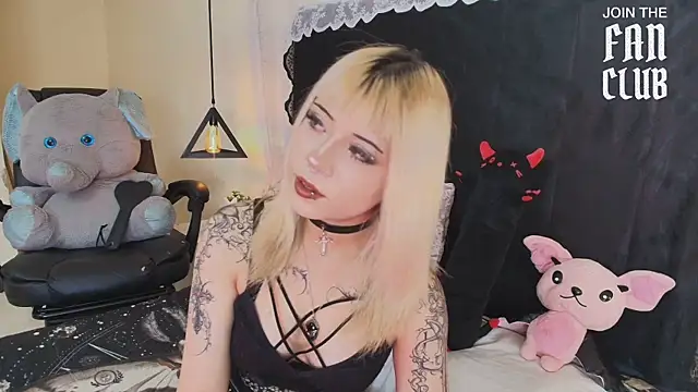 Snapshot of IvyBelle_ chatting on June 25, 2026, 11:26 am IvyBelle online show from June 25, 2026, 11:26 am