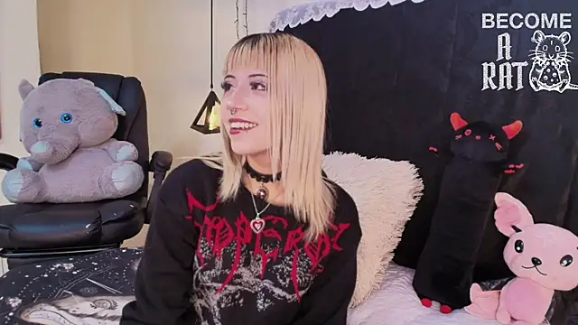 Snapshot of IvyBelle_ chatting on July 18, 2026, 12:03 pm IvyBelle online show from July 18, 2026, 12:03 pm