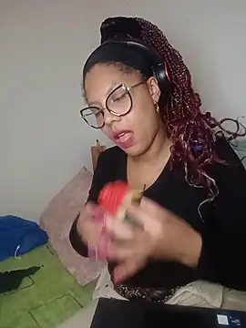 gigi1326 online show from November 14, 2025, 2:48 am