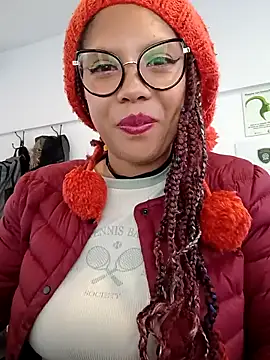 gigi1326 online show from November 4, 2025, 7:28 pm