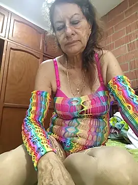 Snapshot of MaryLunne chatting on November 12, 2025, 11:36 am MaryLunne online show from November 12, 2025, 11:36 am