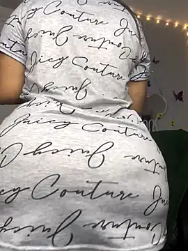 Snapshot of latina_curvy22 chatting on November 4, 2025, 9:18 pm latina curvy22 online show from November 4, 2025, 9:18 pm