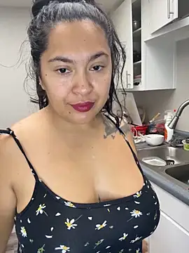 latina curvy22 online show from September 23, 2025, 9:55 pm
