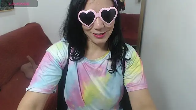 Snapshot of danna_zuluaga chatting on October 16, 2025, 12:24 pm danna zuluaga online show from October 16, 2025, 12:24 pm