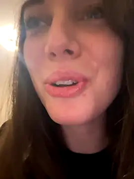 Snapshot of Petitbiscuit2B0 chatting on November 2, 2025, 11:32 pm Petitbiscuit2B0 online show from November 2, 2025, 11:32 pm