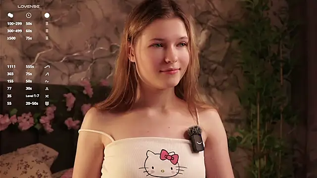 Snapshot of LynHillaire chatting on June 12, 2026, 12:47 pm LynHillaire online show from June 12, 2026, 12:47 pm