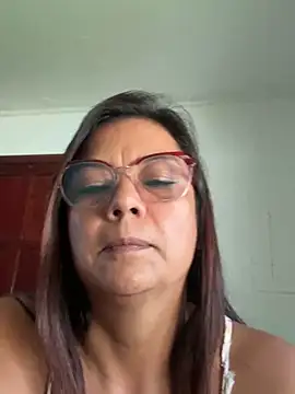 YadiraOrozco online show from November 24, 2025, 8:20 pm