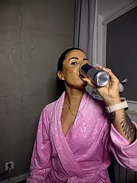 Snapshot of BabyFaceMia chatting on November 20, 2025, 5:13 pm BabyFaceMia online show from November 20, 2025, 5:13 pm