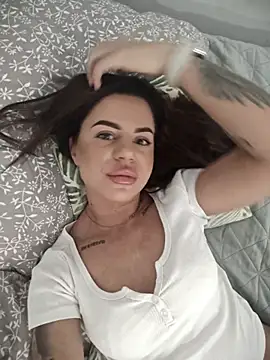 Snapshot of BabyFaceMia chatting on November 18, 2025, 10:29 am BabyFaceMia online show from November 18, 2025, 10:29 am