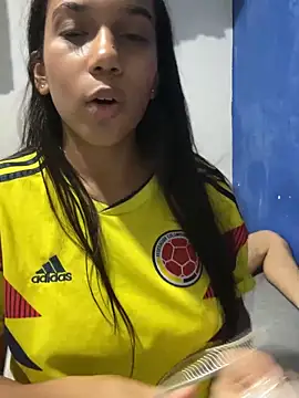 Snapshot of Andres-Andrea1922 chatting on October 18, 2025, 7:32 am Andres-Andrea1922 online show from October 18, 2025, 7:32 am