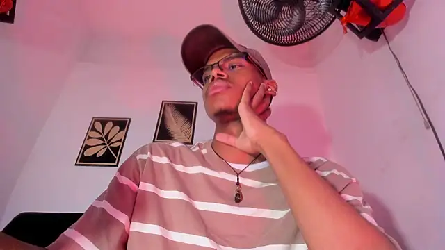 Snapshot of criss_zuri chatting on May 20, 2026, 12:13 pm criss zuri online show from May 20, 2026, 12:13 pm