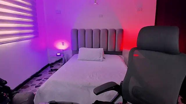 Snapshot of AlliceCopper chatting on November 5, 2025, 2:20 pm AlliceCopper online show from November 5, 2025, 2:20 pm