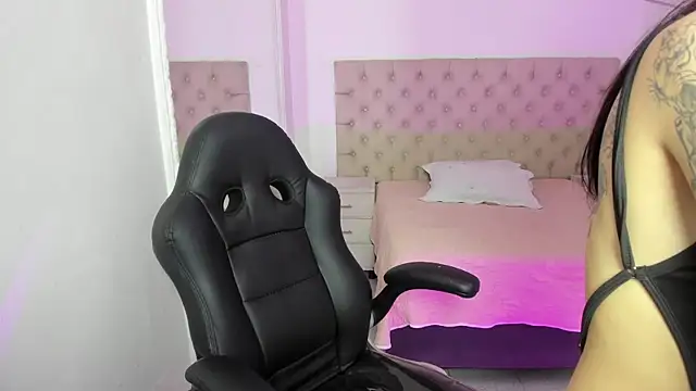 Snapshot of AlliceCopper chatting on October 26, 2025, 1:11 pm AlliceCopper online show from October 26, 2025, 1:11 pm