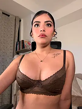 Snapshot of Sara-Evans chatting on October 29, 2025, 12:31 am Sara-Evans online show from October 29, 2025, 12:31 am