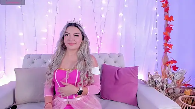 milaowens online show from October 31, 2025, 10:45 am