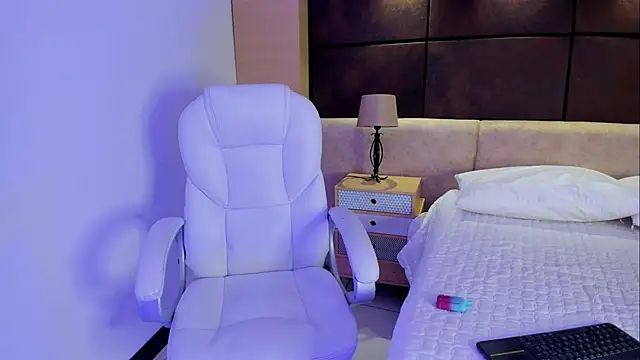 KylieBlue online show from October 2, 2025, 4:38 am