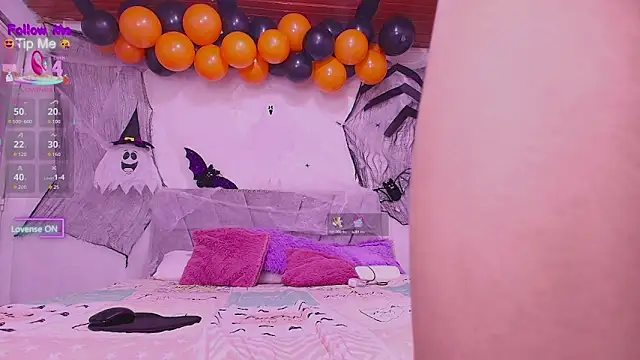 Snapshot of MeganRouss74 chatting on October 15, 2025, 7:22 pm MeganRouss74 online show from October 15, 2025, 7:22 pm