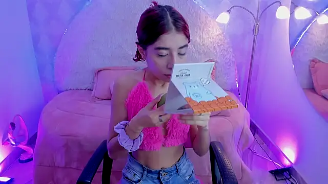 Snapshot of Gaby_louse chatting on October 9, 2025, 1:33 pm Gaby louse online show from October 9, 2025, 1:33 pm