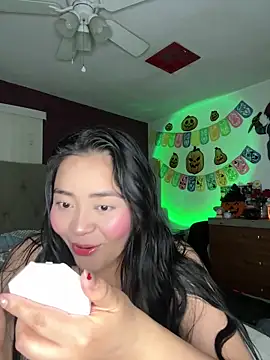 Snapshot of MyHoneyFrida chatting on October 20, 2025, 3:41 am MyHoneyFrida online show from October 20, 2025, 3:41 am