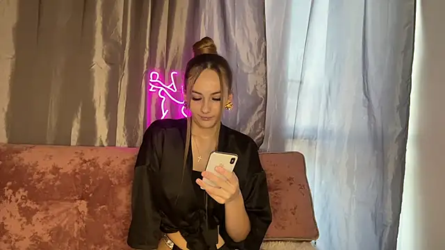 Hailey  juice online show from September 17, 2025, 11:56 am