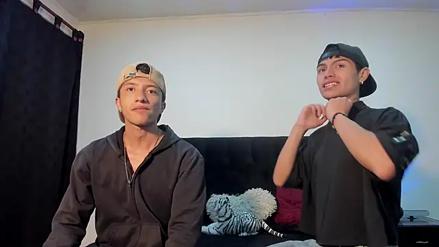 Snapshot of mhatias_ chatting on October 31, 2025, 5:37 am mhatias online show from October 31, 2025, 5:37 am