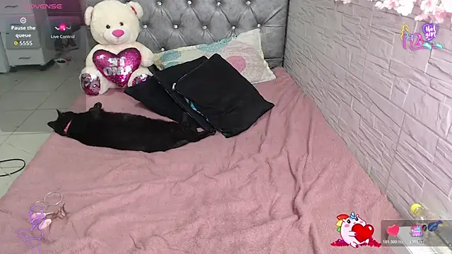 Snapshot of EmilyCoy_ chatting on July 7, 2026, 7:34 am EmilyCoy online show from July 7, 2026, 7:34 am