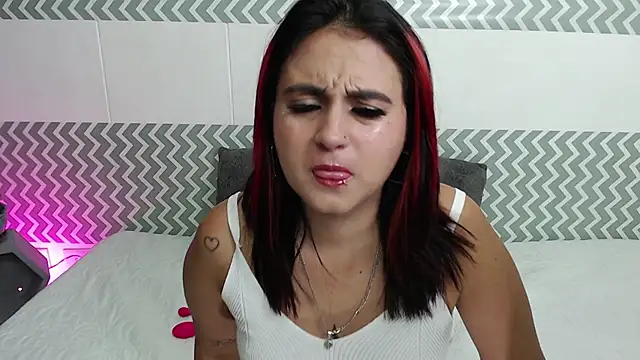 Snapshot of EmilyCoy_ chatting on October 19, 2025, 2:47 am EmilyCoy online show from October 19, 2025, 2:47 am