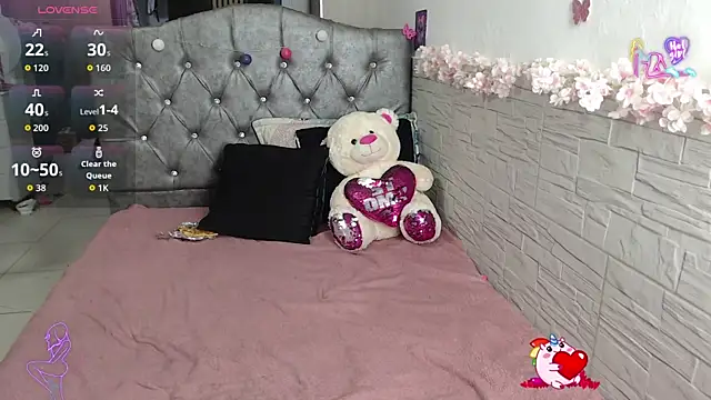 Snapshot of EmilyCoy_ chatting on July 17, 2026, 8:22 am EmilyCoy online show from July 17, 2026, 8:22 am