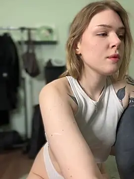 elliss  online show from February 8, 2026, 2:04 pm