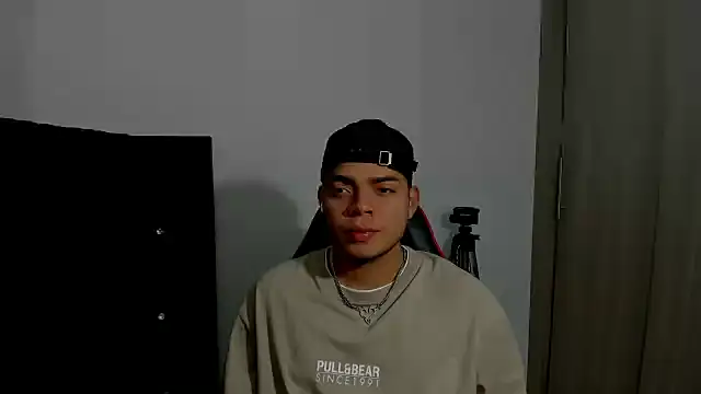 Snapshot of Axel-Latin-Boy chatting on October 2, 2025, 11:52 pm Axel-Latin-Boy online show from October 2, 2025, 11:52 pm