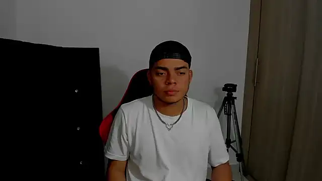 Snapshot of Axel-Latin-Boy chatting on October 2, 2025, 2:26 am Axel-Latin-Boy online show from October 2, 2025, 2:26 am