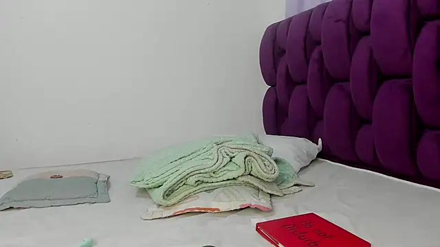 berenicelV online show from December 15, 2025, 2:28 am