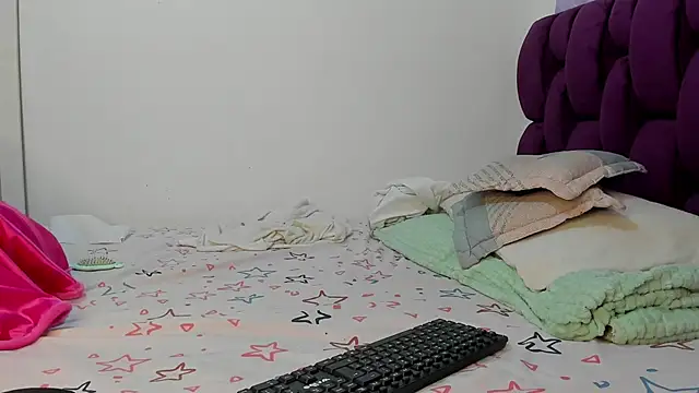 berenicelV online show from December 5, 2025, 7:34 pm