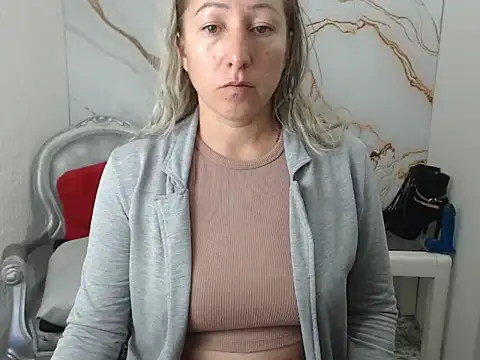 swetchrystal online show from September 29, 2025, 12:55 pm