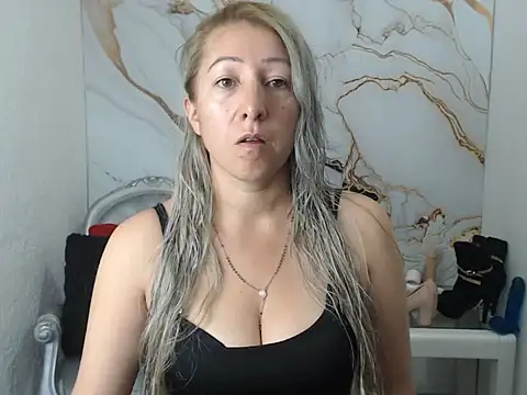 swetchrystal online show from September 24, 2025, 12:22 pm