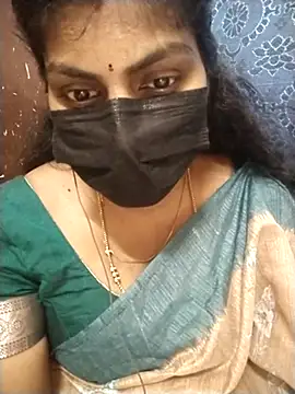 Snapshot of Nithiila chatting on October 28, 2025, 7:18 am Nithiila online show from October 28, 2025, 7:18 am