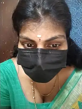 Snapshot of Nithiila chatting on October 9, 2025, 4:40 pm Nithiila online show from October 9, 2025, 4:40 pm