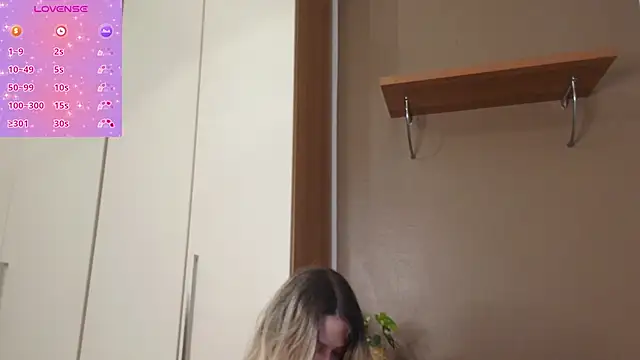 Snapshot of ScarletVerdi chatting on December 1, 2025, 8:48 am ScarletVerdi online show from December 1, 2025, 8:48 am