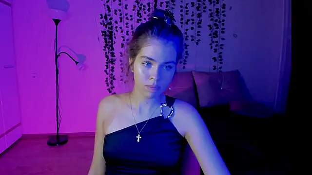 Snapshot of Kitty_Mila chatting on October 16, 2025, 11:40 am Kitty Mila online show from October 16, 2025, 11:40 am