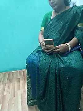 Snapshot of desi_boudi87 chatting on October 8, 2025, 1:01 pm desi boudi87 online show from October 8, 2025, 1:01 pm