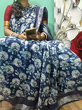 Snapshot of desi_boudi87 chatting on October 18, 2025, 11:23 am desi boudi87 online show from October 18, 2025, 11:23 am