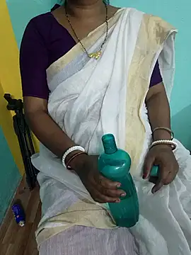 desi boudi87 online show from April 24, 2026, 1:02 pm